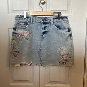 Denim mini skirt with embroidery